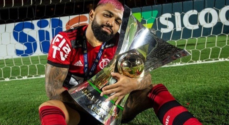 Gabigol, jogador mais expulso nos últimos 4 anos. Mas e os 128 gols? Nove títulos? É 'intocável'