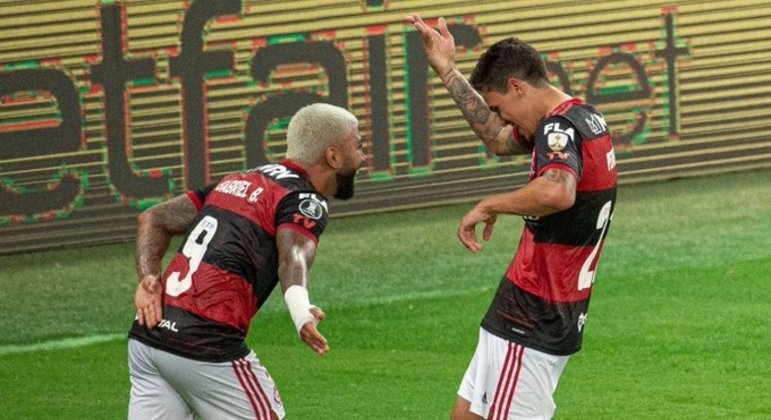 Enquanto Pedro está garantindo vaga para a Copa, Gabigol vai ficando cada vez mais fora dos planos de Tite