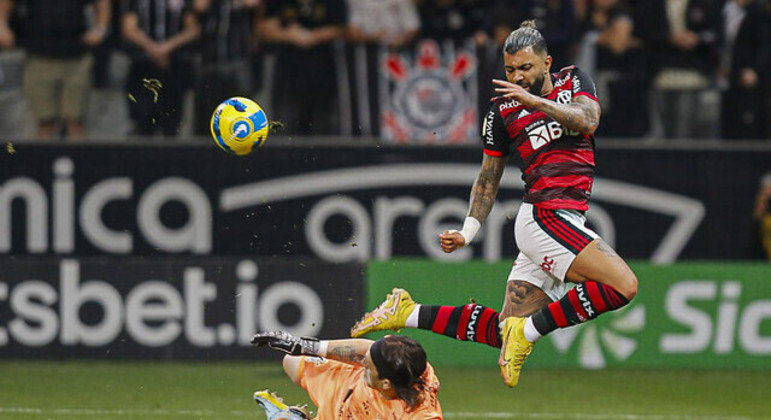 'Interesse' do Corinthians caiu do céu para Gabigol. Maneira de pressionar o Flamengo por mais dinheiro