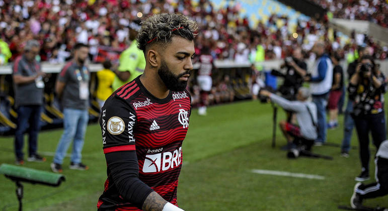 Gabigol entrando em campo para a partida entre Flamengo e Goiás, pelo Campeonato Brasileiro 