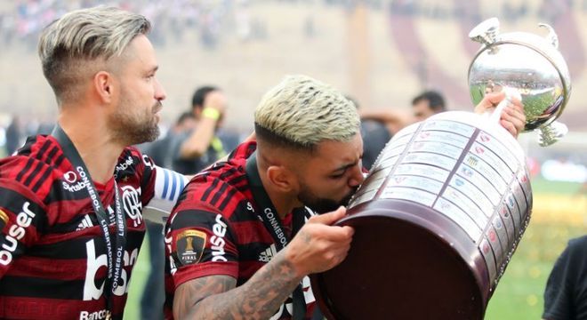 Brilhou na Seleção, jogou na Europa e agora ocupa cargo importante no  Flamengo