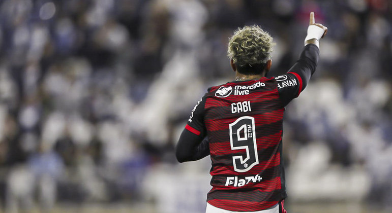 Gabigol comemorando seu segundo gol na partida contra a Católica pela Libertadores