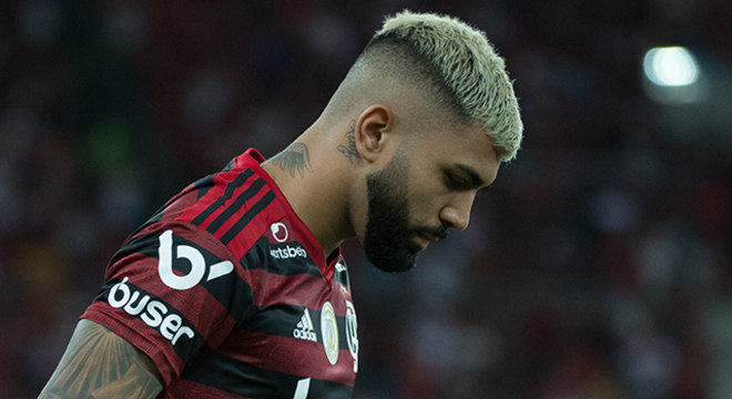 Gabigol está com os nervos a flor da pele. Discussão com Rodrigo Caio e Diego Alves