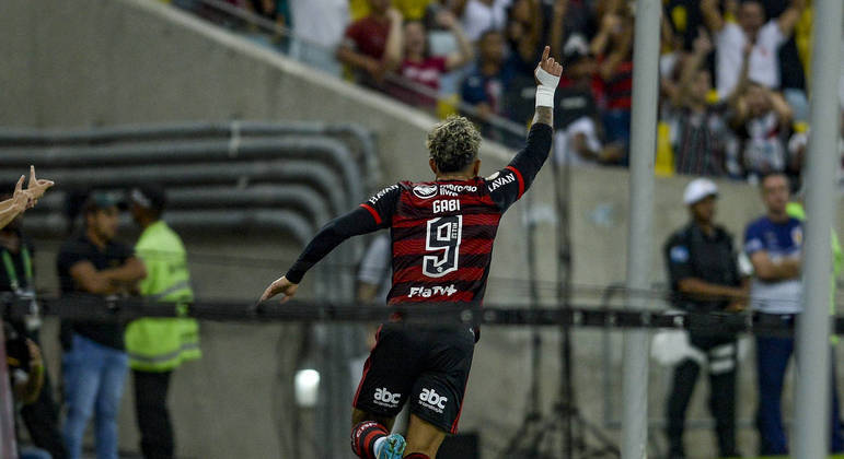 Gabigol comemorando gol durante a partida entre Fluminense e Flamengo, pelo Campeonato Brasileiro