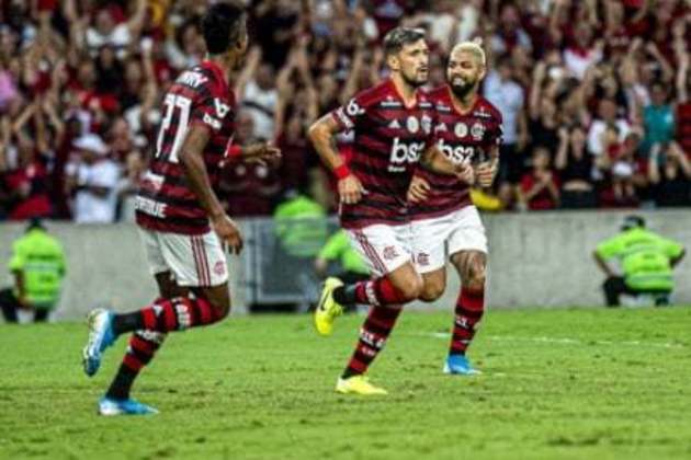 Gabigol, Bruno Henrique e Arrascaeta, juntos, valem cerca de R$ 309,6 milhões, segundo o Transfermarkt. Já pensou contar com esse trio no seu time?