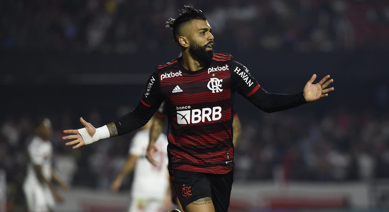 Gabigol comemora gol sobre o São Paulo