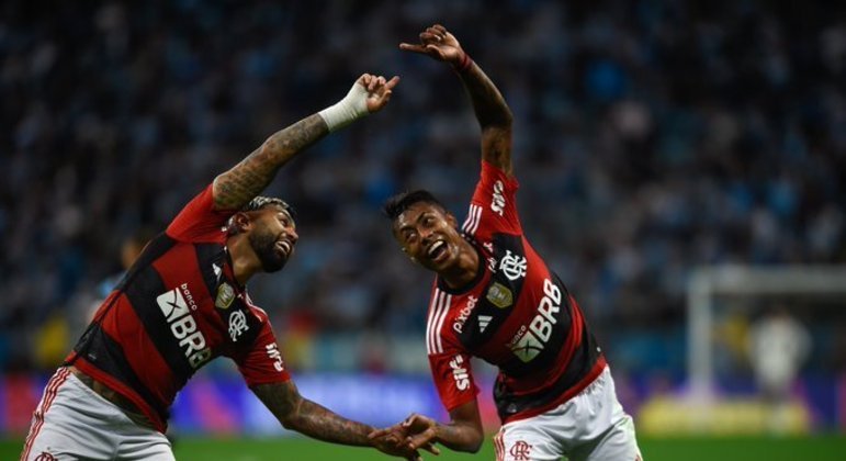 Renato Gaúcho celebra apoio da torcida do Flamengo a Isla - Esportes - R7  Futebol