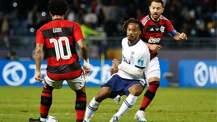 Gabigol e Everton Ribeiro tiveram dificuldades para tabelar e envolver a defesa do Al Hilal. 