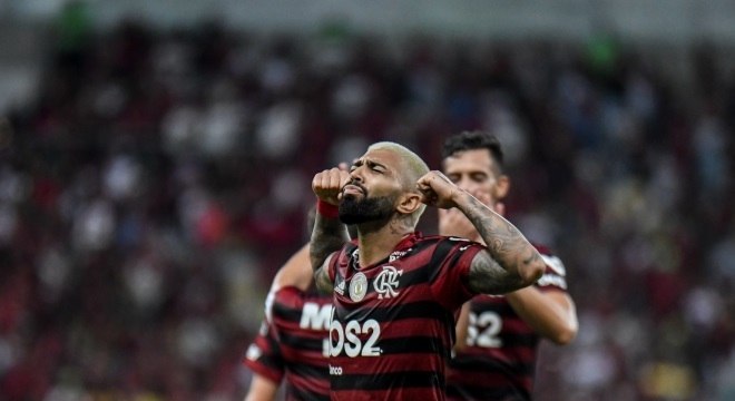 Gabigol marcou golaço e fez sua tradicional comemoração na vitória do Flamengo