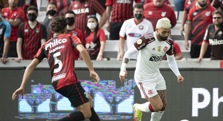 Gabigol voltou a marcar, mas não impediu o tropeço do Flamengo contra o Athletico