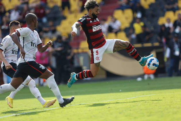 1º lugar: Gabigol - atacante - 29 gols em 44 jogosGabigol igualou Luizão e se tornou o maior o artilheiro brasileiro na Libertadores justamente na final de 2022 contra o Athletico-PR. Além de ter marcado pelo Santos, o atacante fez os dois gols do título de 2019, sobre o River Plate-ARG