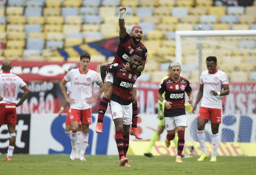 Gabigol não desperdiçou o passe espetacular de Arrascaeta. Virada do Flamengo contra o Inter