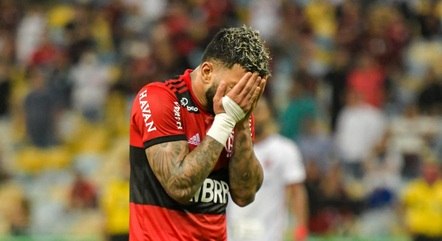 Gabigol lamenta chance perdida contra o Athletico