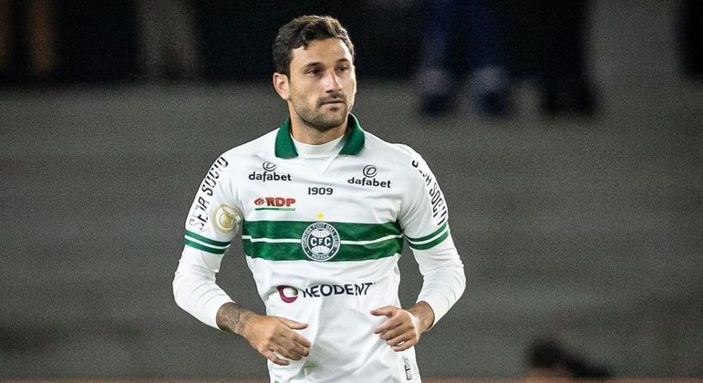 Coritiba:Boschilia (meia) e Henrique (zagueiro)