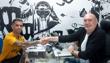 Meia argentino Gabriel Carabajal é anunciado como reforço do Santos