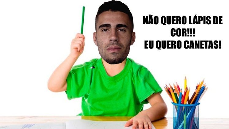 Gabriel é alvo de memes após levar mais uma caneta, dessa vez de Rodinei, do Flamengo.