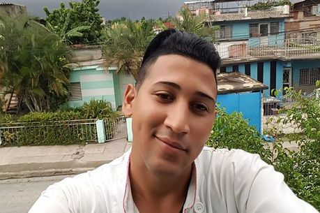 Gabriel, estudante cubano que aguarda naturalização