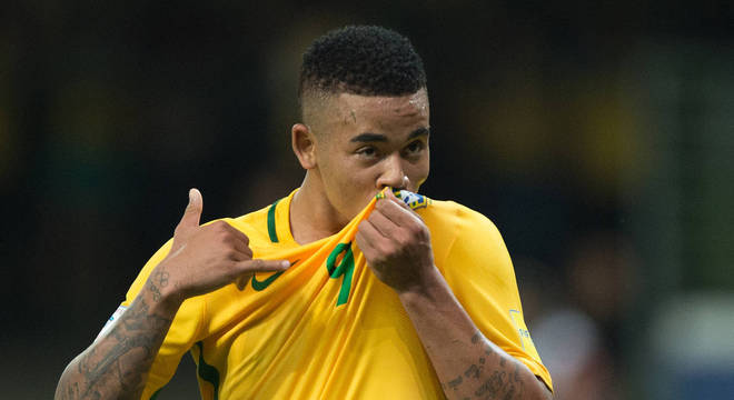 Gabriel Jesus marcou o primeiro gol do Brasil. A Seleção de Tite impressionou