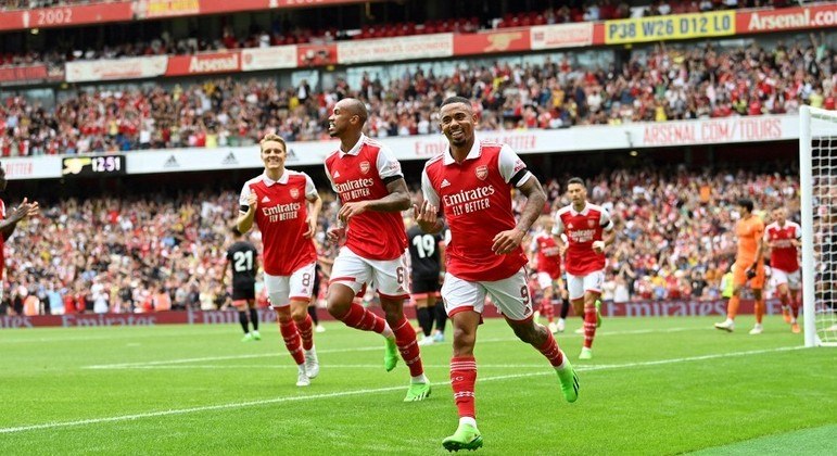 Gabriel Jesus marcou três gols na goleada do Arsenal sobre o Sevilla
