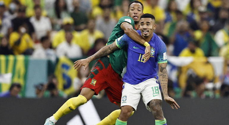 Gabriel Jesus se machucou na partida contra a seleção de Camarões