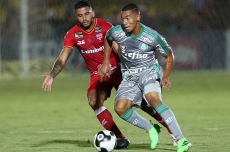 André Castro marca Gabriel Jesus, ainda no Palmeiras