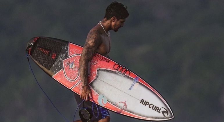 O surfista Gabriel Medina disse, em 2022, que não competiria as primeiras etapas do Circuito Mundial de Surfe, no Havaí, e daria uma pausa na carreira para se concentrar na recuperação da saúde mental. O atleta, na época, tinha sofrido problemas familiares e com a troca de técnico. 