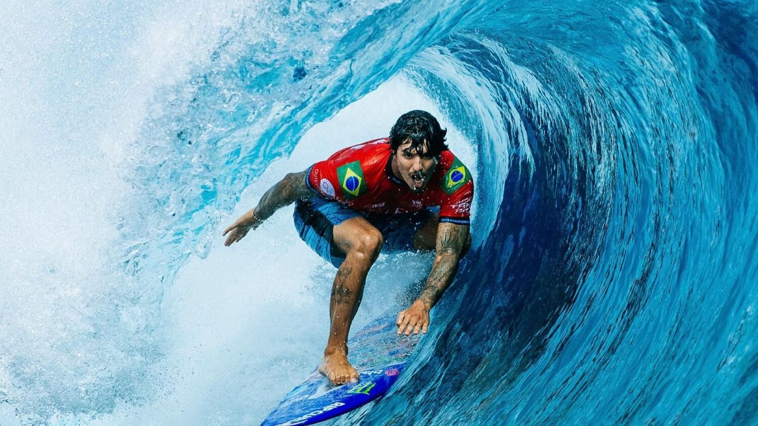 A Huit Mois De Paris 2024 Comprenez Pourquoi Les Si Ges Sociaux Du   Gabriel Medina Teahupoo Taiti Surfe 16112023160405213