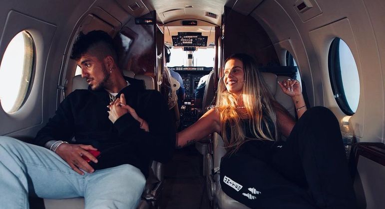 Gabriel Medina e Yasmin Brunet postaram 'perrengue chique' nas redes sociais