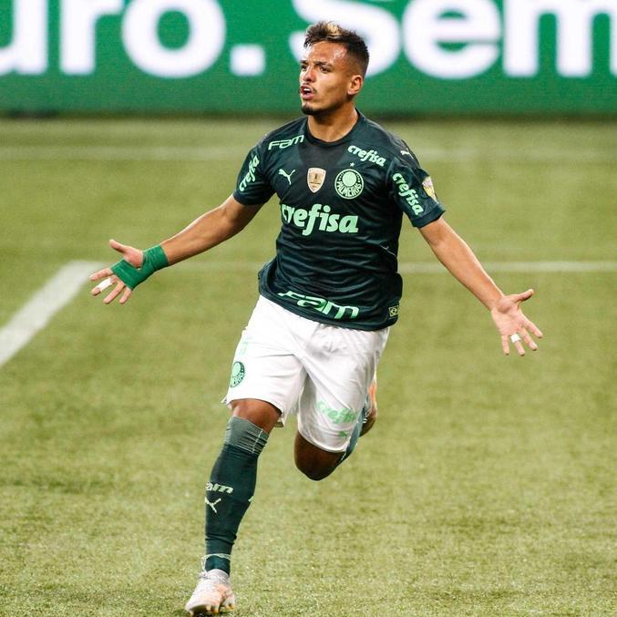 Gabriel Menino em ação com a camisa do Palmeiras na temporada de 2020