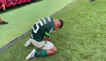 O choro de alívio de Gabriel Menino, que vive última chance no Palmeiras (Reprodução/Twitter)