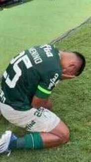 7. Gabriel Menino chora de alívio, na última chance dele no Palmeiras