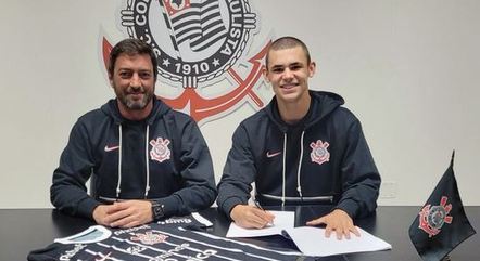 Gabriel Moscardo assinou a renovação com o Corinthians