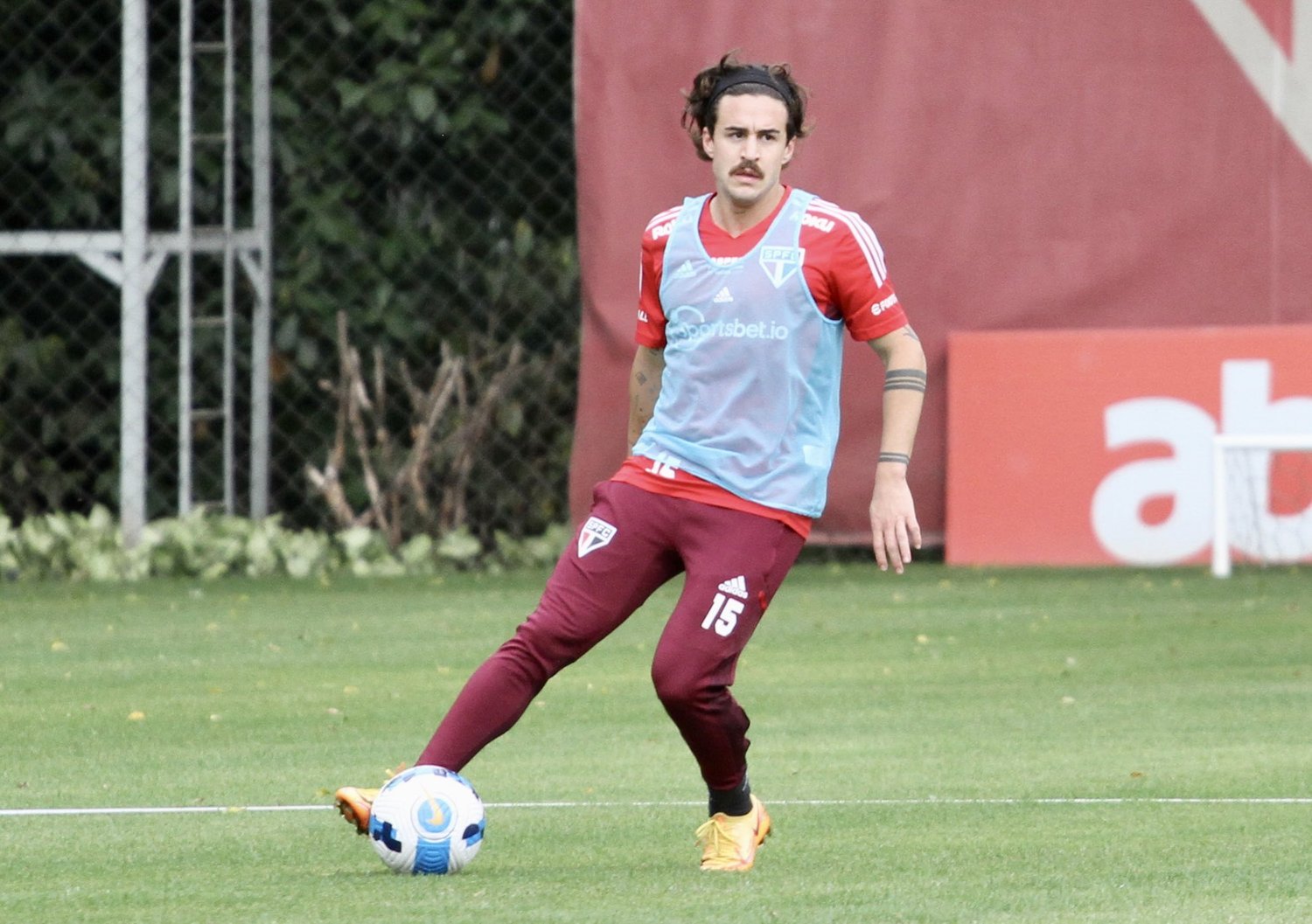 Gabriel Neves em treino pelo São Paulo