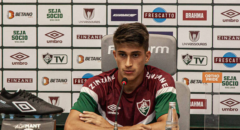 Gabriel Pirani em sua primeira coletiva como jogador do Fluminense