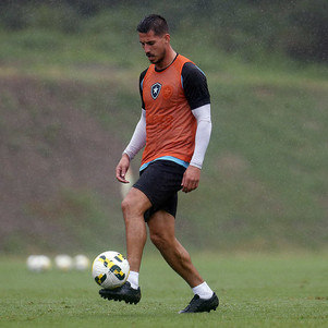 Gabriel Pires deve ser titular no próximo compromisso do Botafogo