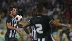 Gabriel Pires tem bom começo pelo Botafogo e ganha elogios (Vitor Silva/Botafogo)