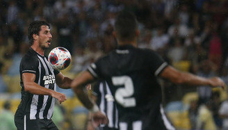 Gabriel Pires tem bom começo pelo Botafogo e ganha elogios (Vitor Silva/Botafogo)