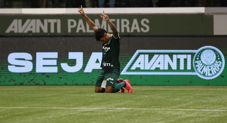 Gabriel Veron comemora gol da vitória do Palmeiras marcado contra Cuiabá pelo Brasileirão