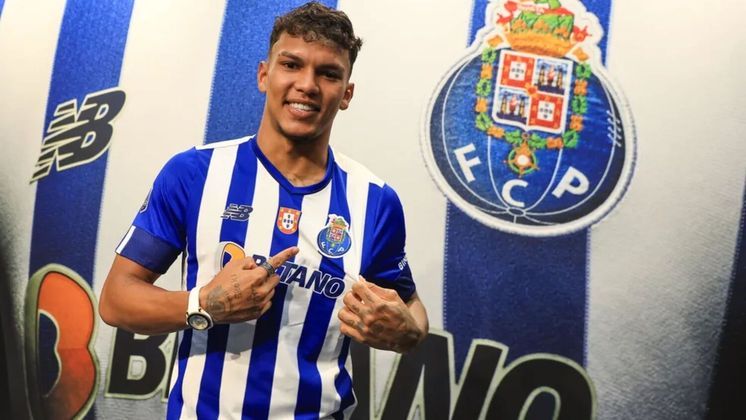 Gabriel VeronAssim como Scarpa, Gabriel Veron foi outro jogador que deixou o Palmeiras para tentar a carreira na Europa. No Porto, ele soma apenas 45 minutos na temporada e se lesionou na estreia pelo time B, que não é o principal. Apesar de ter assinado um acordo de cinco temporadas com o clube, jornais de Portugal chamam o jogador de 