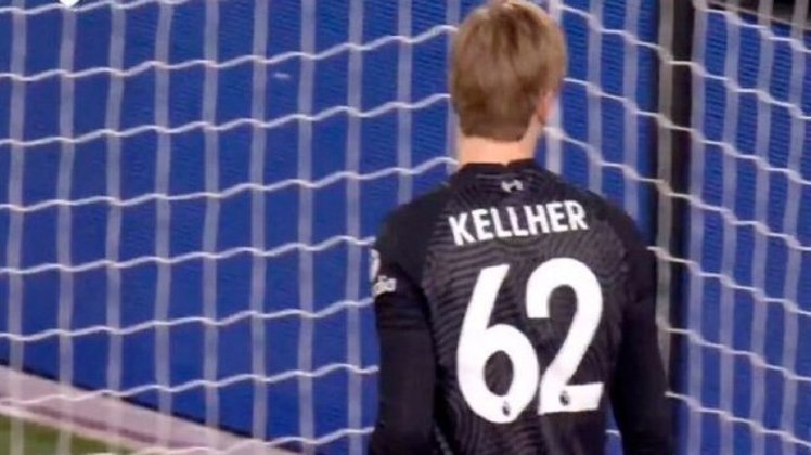 Gafes em camisas: no Liverpool, o goleiro Kelleher virou Kellher