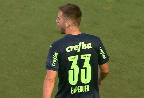 Gafes em camisas: no Palmeiras, o sobrenome do zagueiro Alan Empereur acabou virando Emperuer