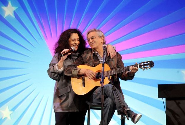 Gal e Caetano cantam juntos no programa de Jô Soares, em 2011