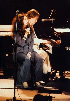Tom Jobim e Gal Costa no palco do Free Jazz Festival, no Teatro do Hotel Nacional, no Rio de Janeiro, em 1993