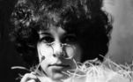 Gal Costa, que morreu nesta quarta-feira (9), foi e é uma das maiores cantoras da música popular brasileira. Começou sua carreira ainda nos anos 60 e esta foto acima faz parte de um ensaio fotográfico para a capa do disco que leva seu nome e que foi lançado em 1969