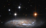 Um exemplo de galáxia descoberta pelo Hubble é a NGC 3568, situada a cerca de 57 milhões de anos-luz da Via Láctea. A descoberta foi publicada no Twitter no último dia 17