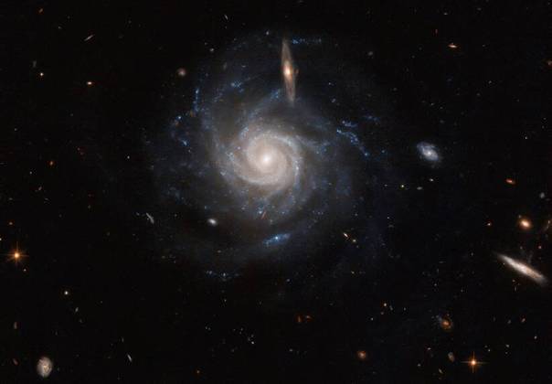 Essa é a galáxia espiral UGC 678 — a cerca de 260 milhões de anos-luz da Terra —, que sediou 