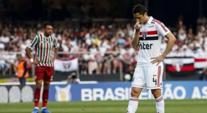 GALERIA: As imagens de São Paulo 1 x 1 Fluminense. Anderson Martins após gol contra