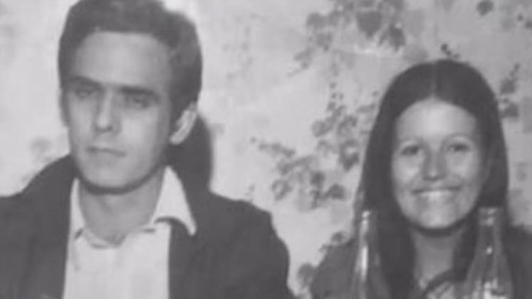 Há quatro anos, Anthony descobriu por meio da tia que poderia ser filho do veterano. De acordo com o rapaz, uma foto de sua mãe com o artista durante um suposto relacionamento entre os dois em 1977 é um dos indícios da paternidade, além da semelhança física