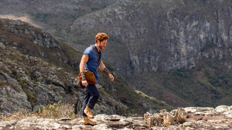 Fuga de Davi em Reis — A PerseguiçãoNa quinta temporada da trama, A Perseguição, Saul (Carlo Porto) iniciou uma perseguição contra Davi. Por isso, o belemita precisou fugir e se esconder dos soldados do rei. 'Sozinho nos campos, ele buscou conforto em Deus por meio dos Salmos. Foram cenas que me emocionaram muito durante as gravações. Depois, quando vi no ar, também chorei', contou o ator. 