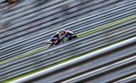 O piloto da Monster Energy Yamaha MotoGP, Fabio Quartararo, da França, pilota sua moto durante a segunda sessão de treinos livres do Grande Prêmio da Tailândia de MotoGP no Circuito Internacional de Buriram, em Buriram, em 30 de setembro